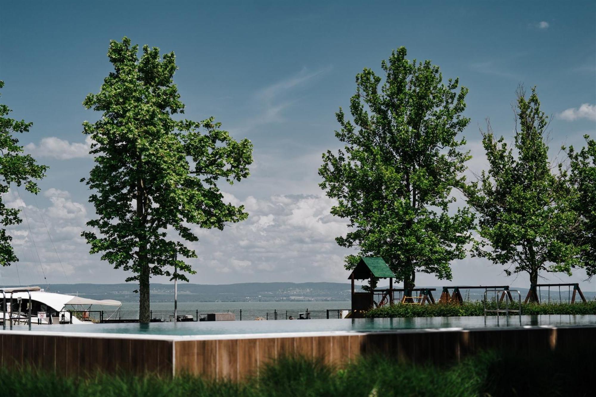 Butique Apartman Grand Balatonlelle Bagian luar foto