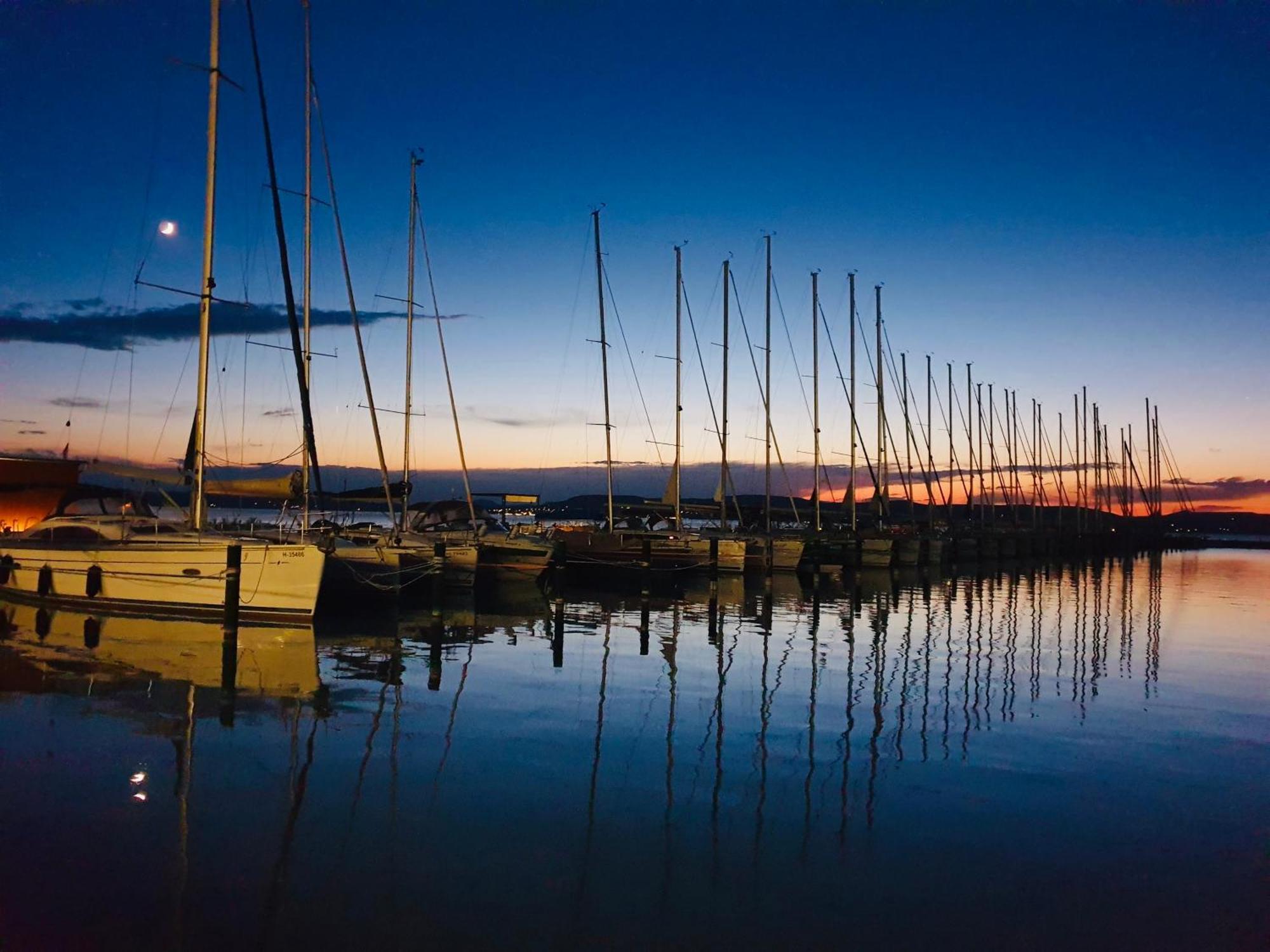 Butique Apartman Grand Balatonlelle Bagian luar foto