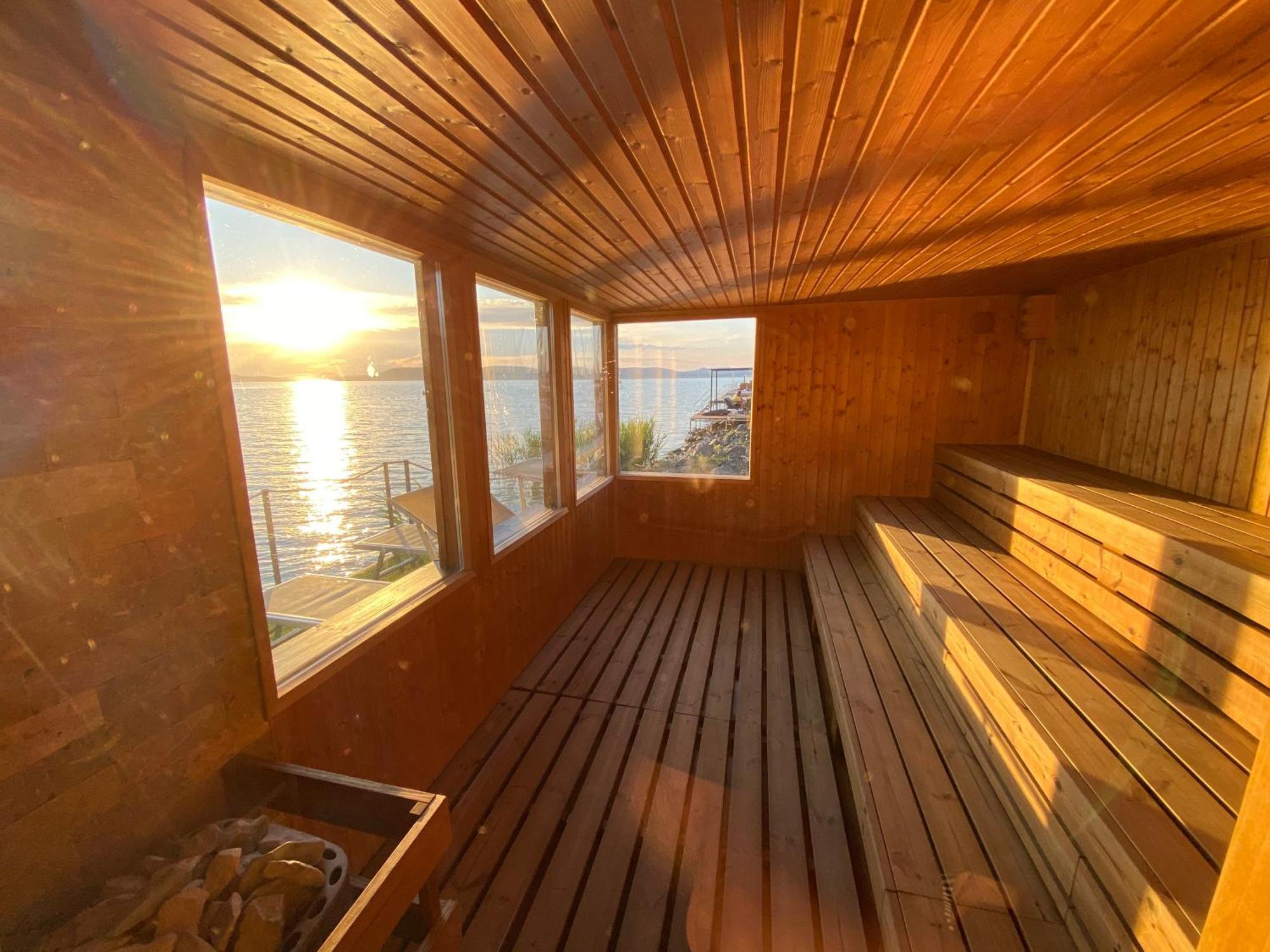 Butique Apartman Grand Balatonlelle Bagian luar foto