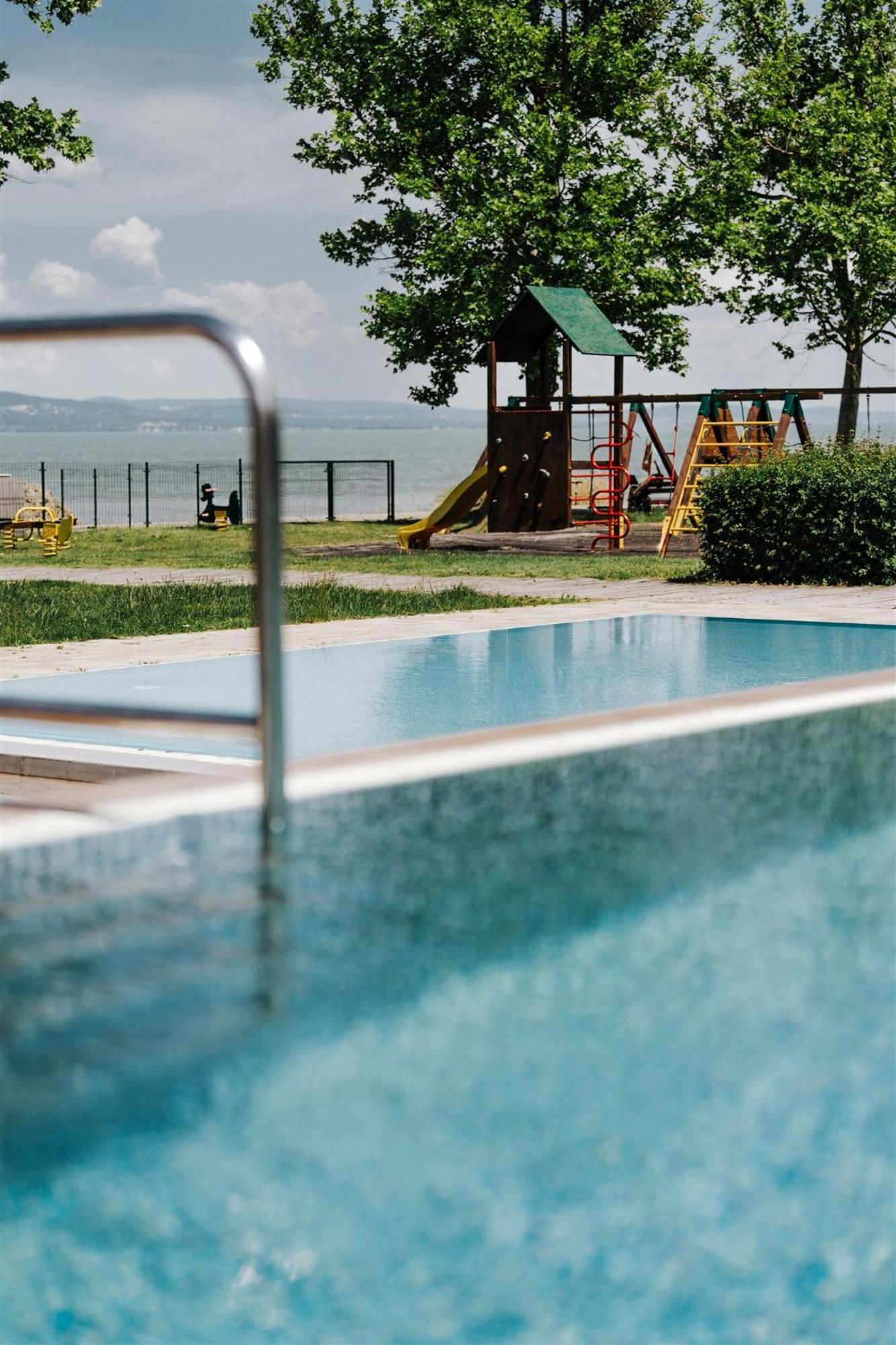 Butique Apartman Grand Balatonlelle Bagian luar foto