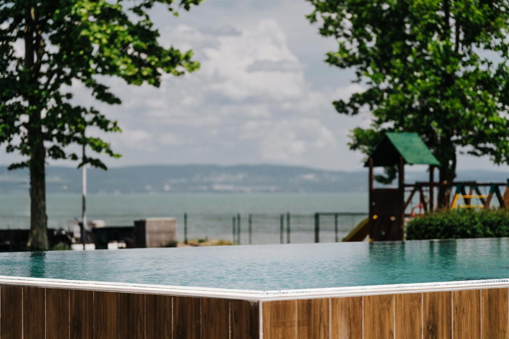 Butique Apartman Grand Balatonlelle Bagian luar foto