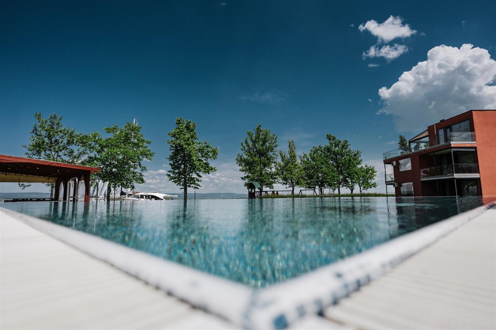 Butique Apartman Grand Balatonlelle Bagian luar foto