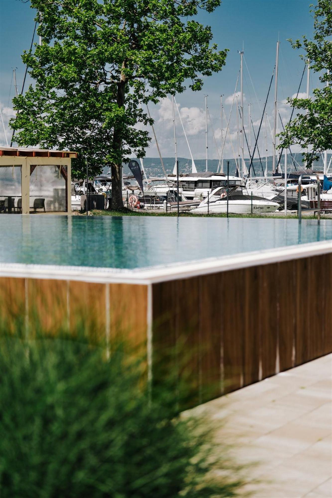 Butique Apartman Grand Balatonlelle Bagian luar foto