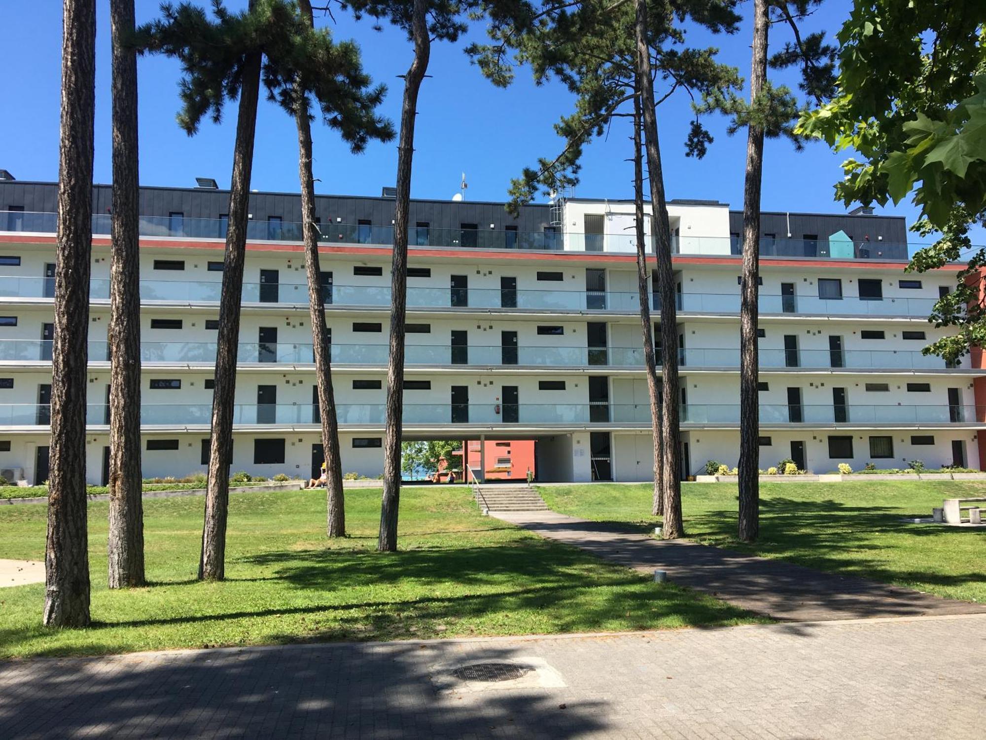 Butique Apartman Grand Balatonlelle Bagian luar foto