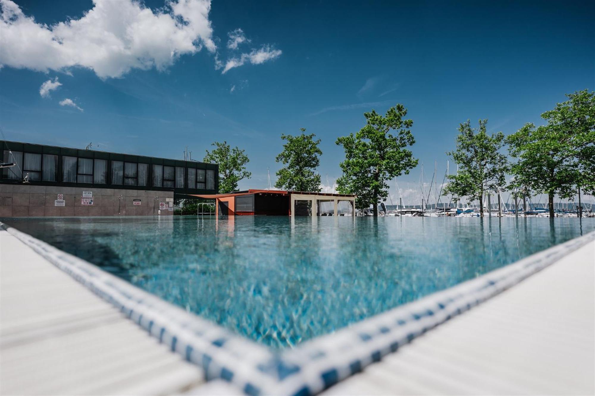 Butique Apartman Grand Balatonlelle Bagian luar foto