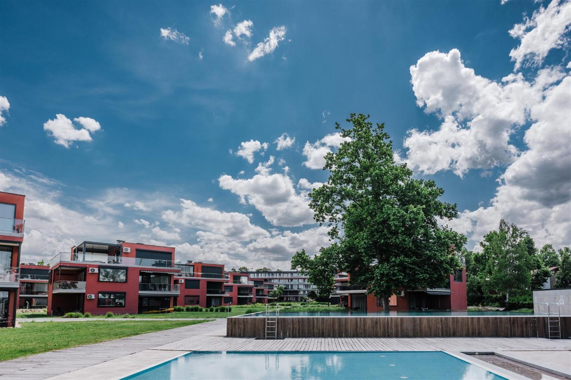 Butique Apartman Grand Balatonlelle Bagian luar foto